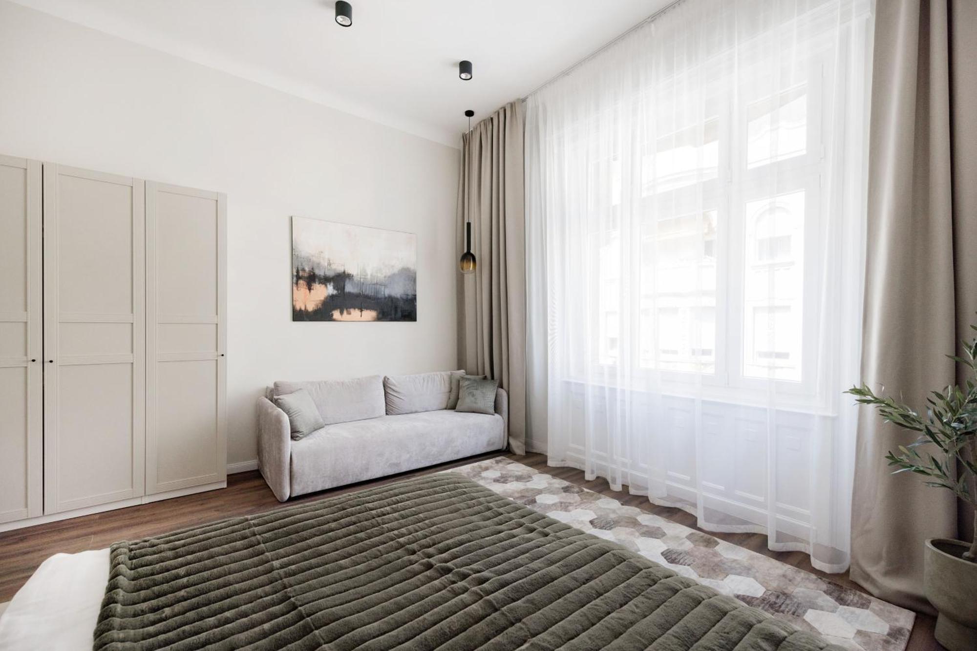 Elegant Escape * Budapest
